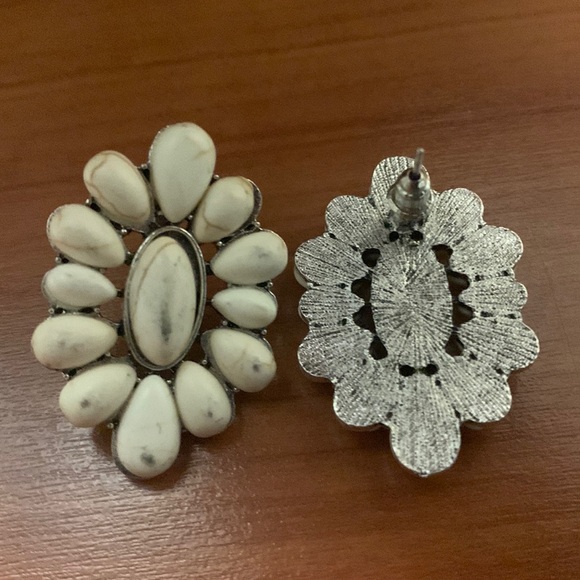 Oval Boho Western Squash Blossom Natural Stone Earrings - Picture 6 of 7